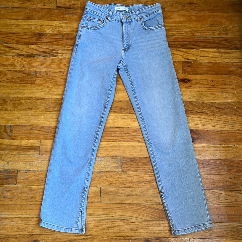 I’m selling a size 13-14 zara kids flare jeans.
